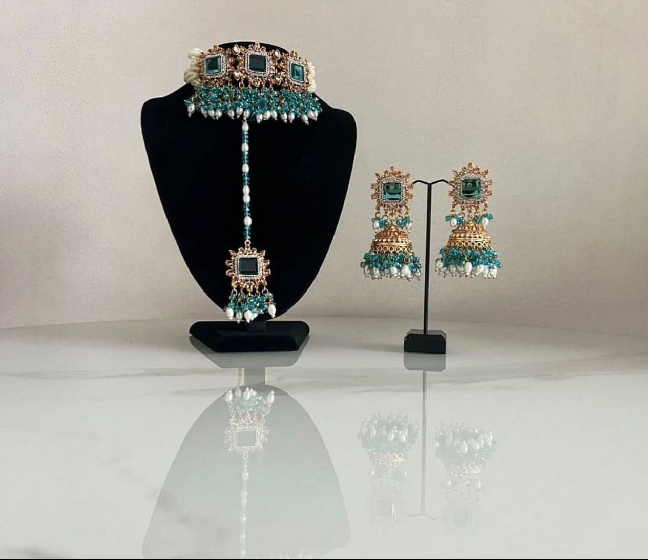 Alia Choker Set